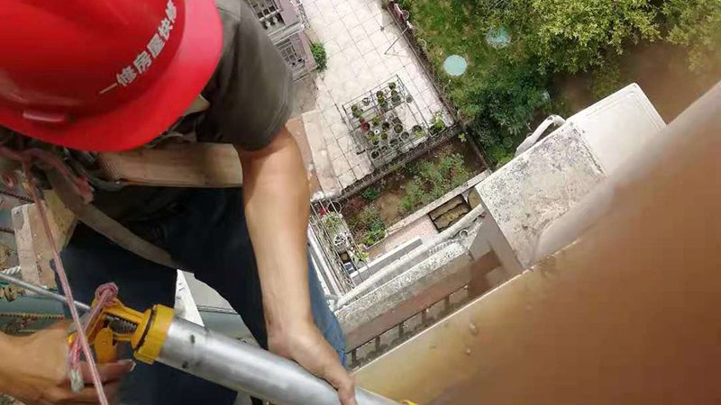 上门服务，如何选择可靠的防水补漏施工队**